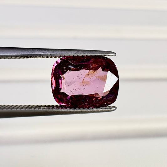 A SPINEL 3.12 CARATS BURMESE