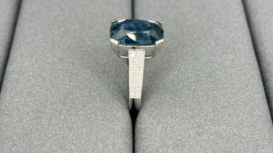 A BURMA BLUE SAPPHIRE RING