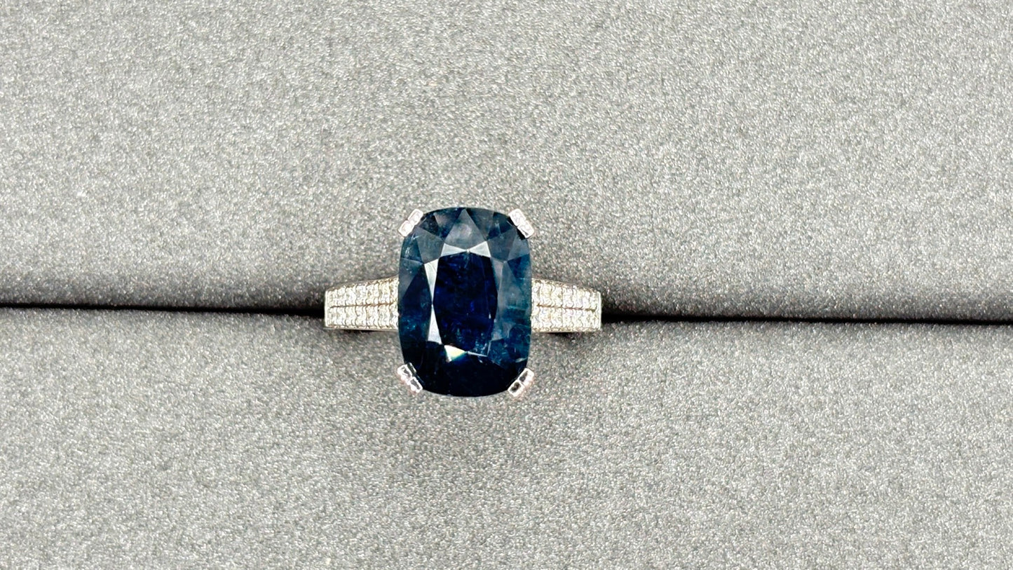 A BURMA BLUE SAPPHIRE RING