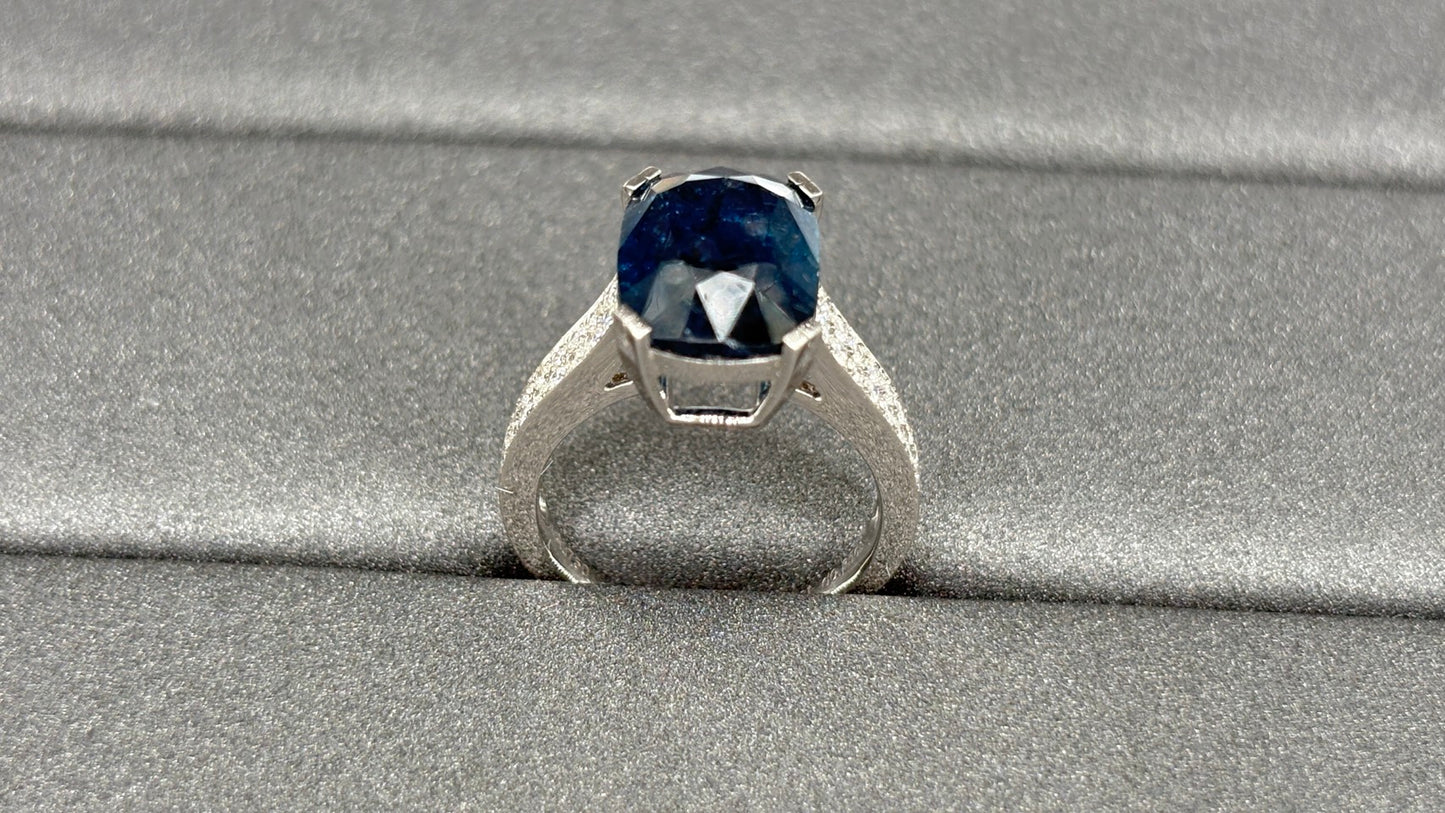 A BURMA BLUE SAPPHIRE RING