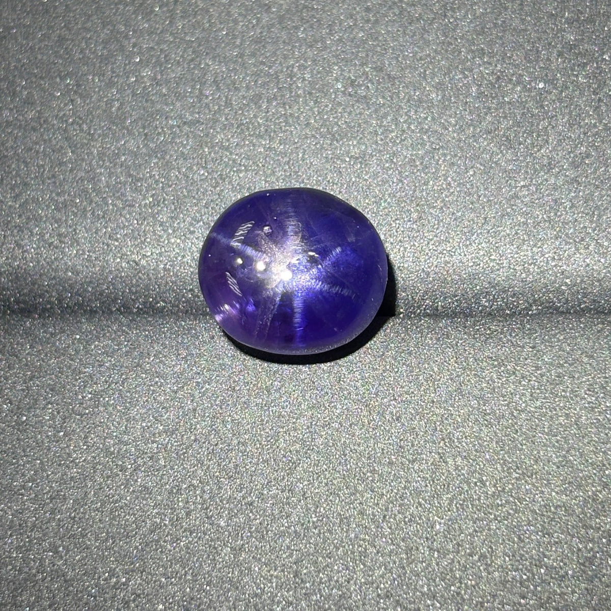 A SAPPHIRE STAR SAPPHIRE COLOR CHANGE 17.88 CARATS