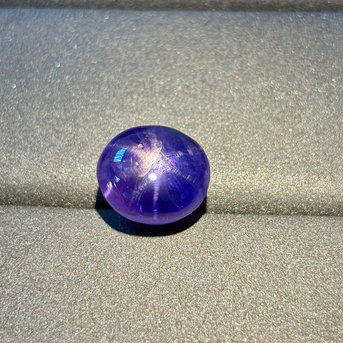 A SAPPHIRE STAR SAPPHIRE COLOR CHANGE 17.88 CARATS