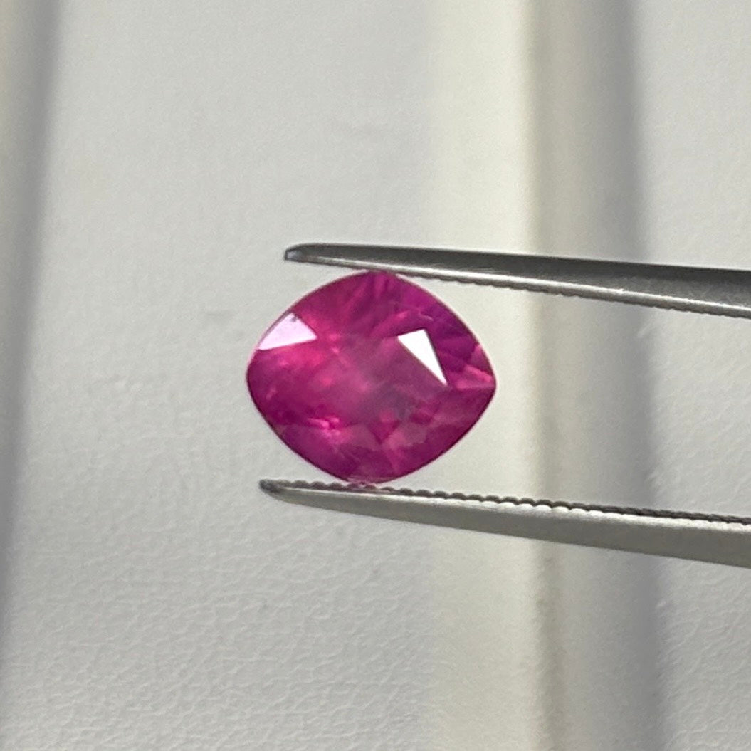 A RARE PINK SAPPHIRE GRS 2.11 CARATS