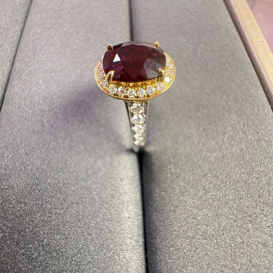A RUBY RING 2.55 CARATS