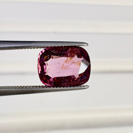 A SPINEL 3.12 CARATS BURMESE