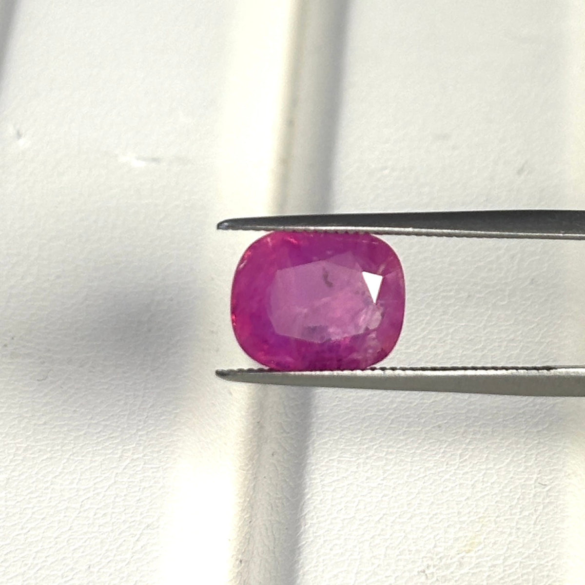 A PINK SAPPHIRE 3.41 CARATS(GRS)