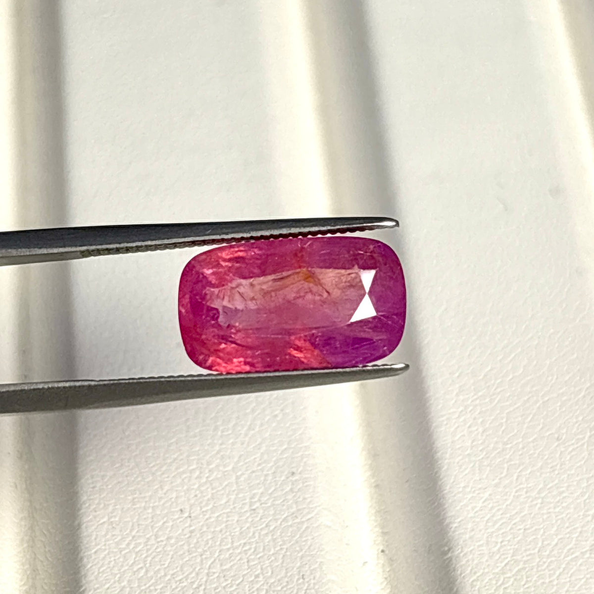 A SAPPHIRE PINK 5.68 (GIA)