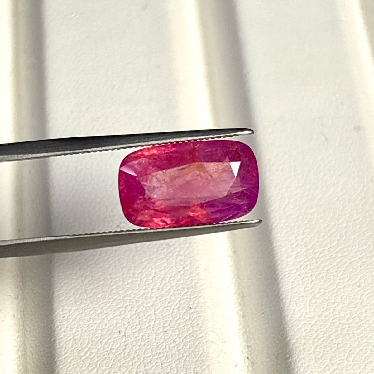 A SAPPHIRE PINK 5.68 (GIA)