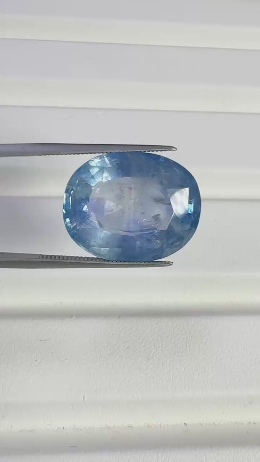 A RARE SIZE SAPPHIRE 28.49 Carats BURMESE ORIGIN