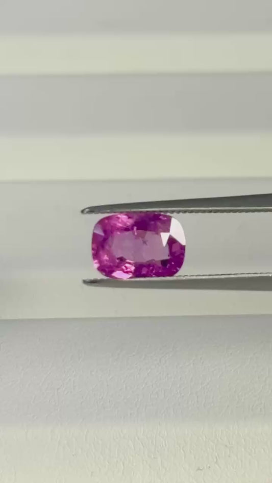 A PINK SAPPHIRE 2.00 CARATS WITH GIA CERTIFIED