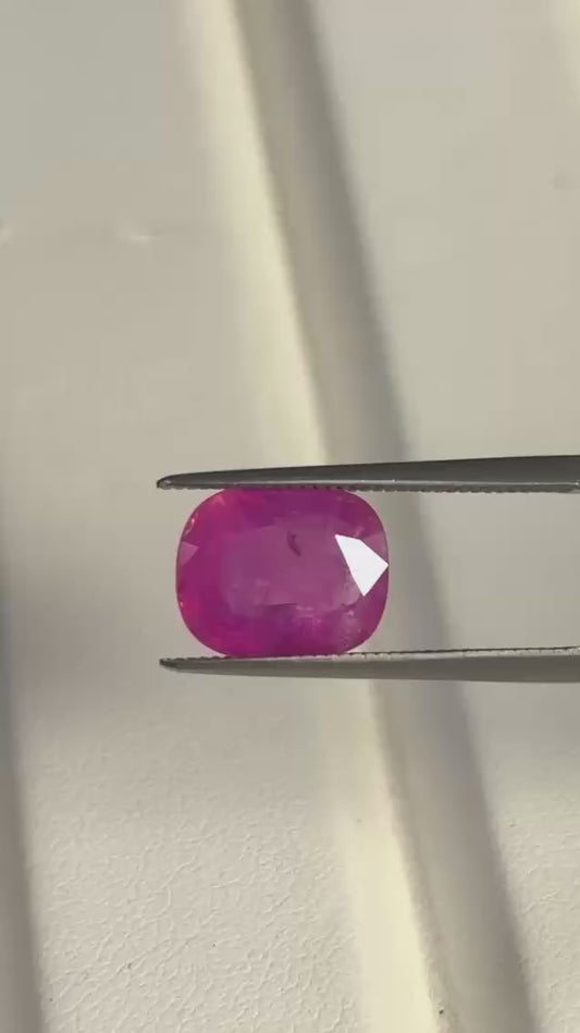 A PINK SAPPHIRE 3.41 CARATS(GRS)